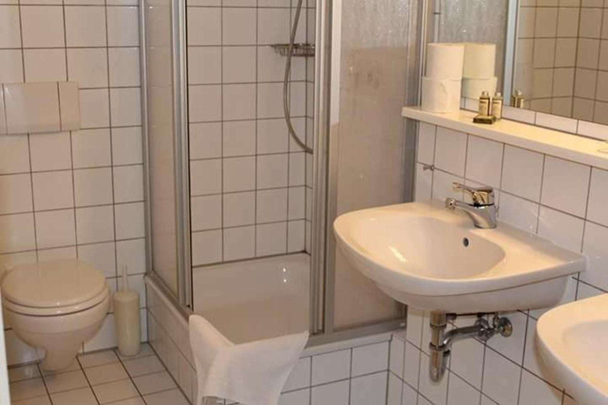 Hotel Cafe Rhoenperle Bad Neustadt an der Saale Buitenkant foto